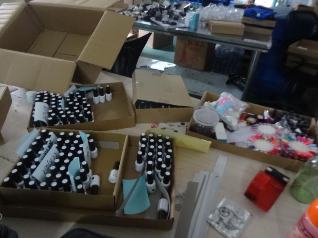 利劍出鞘！搗毀無證生產醫療器械、化妝品窩點——包裝材料黑產鏈條被斬斷